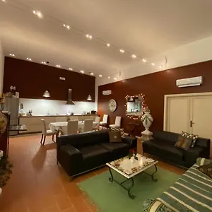 Lenzi’s Bottega&gallery Bed & Breakfast